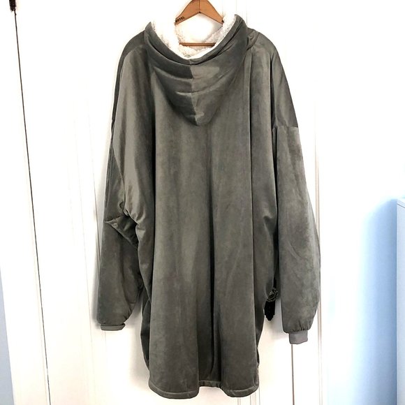 The Comfy Wearable Blanket - Picture 5 of 11